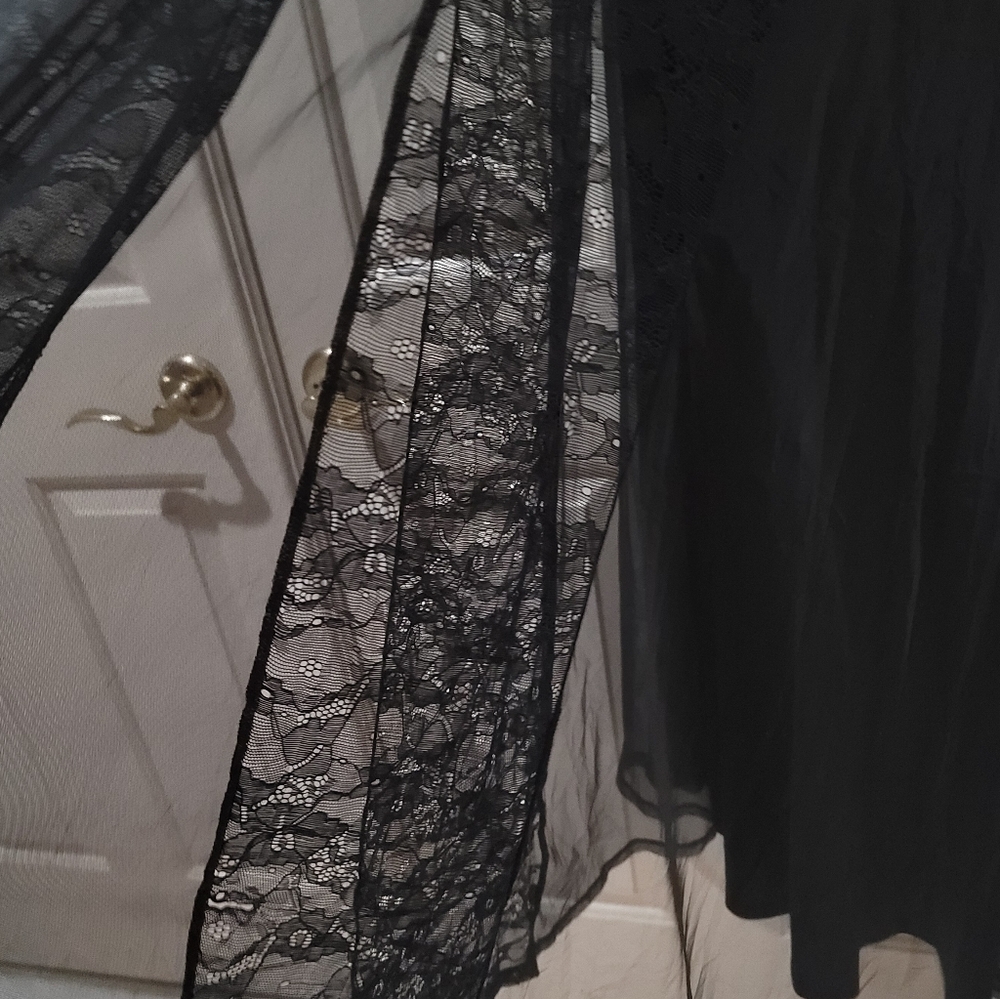 Dress - Picture 4 of 4